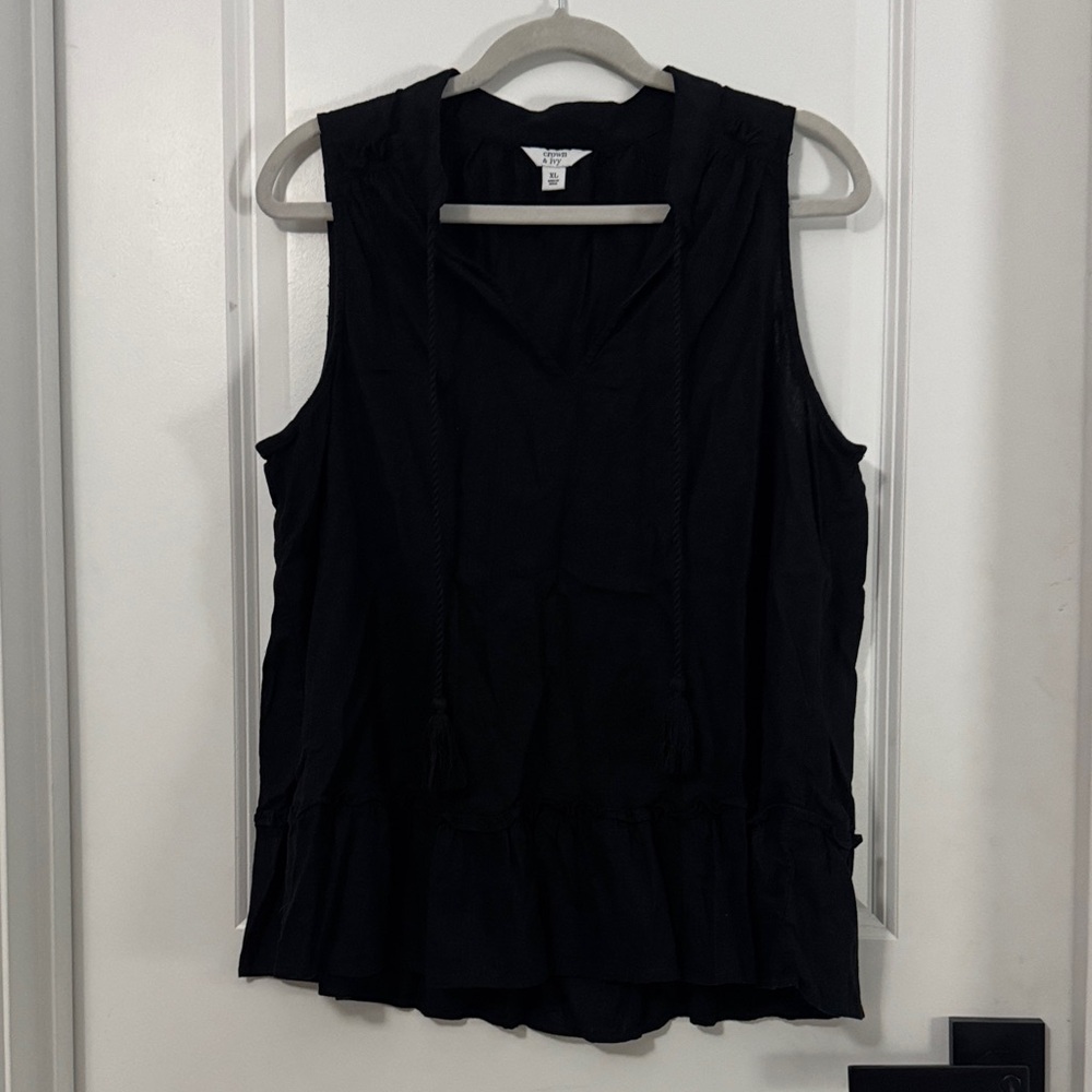 Crown & Ivy Black Sleeveless Tank Top